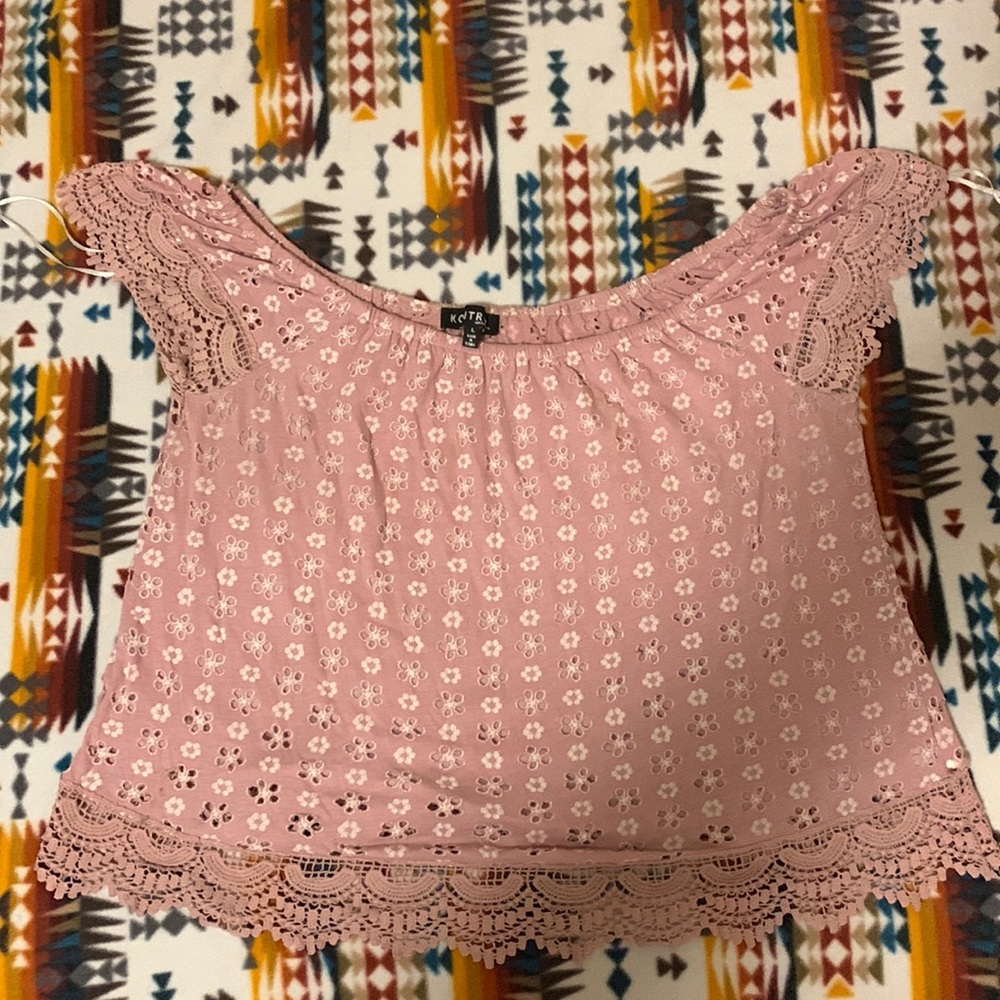 Size L pink and white blouse